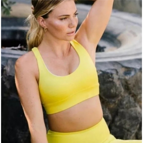 ZYIA Active Sports Bra Womens Size M Light n Tight Strappy Neon Yellow Pebbled - Picture 3 of 11